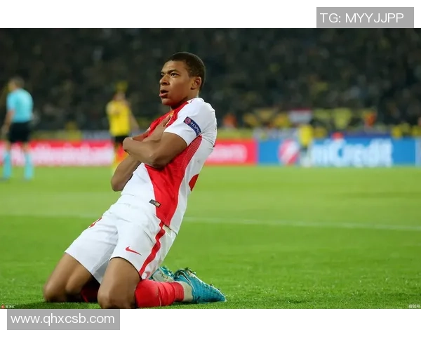 足球巨星场上英姿勃发气场全开尽显无与伦比的帅气风采 足球巨星场上英姿勃发气场全开尽显无与伦比的帅气风采