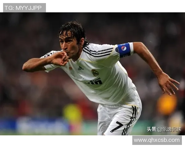 顶级球星魅力写真集聚焦绿茵激情与俊朗风采